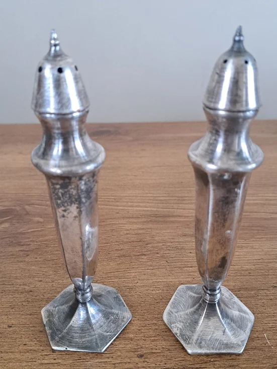Vintage Silver Plated Salt And Pepper Shakers Classic Traditional Collectible - Picture 11 of 12